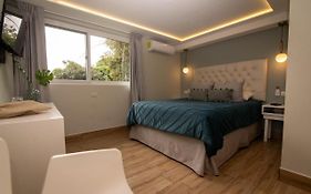 In & Out Hotel (Adults Only)